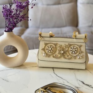 D & G