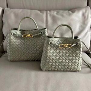 Design Andiamo Small leather shoulder bag - Dubai Fashion LUX
