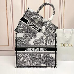 Design LARGE BOOK TOTE - Dubai Fashion LUX