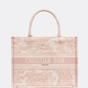 Design MEDIUM BOOK TOTE Ecru and Pink Toile de Jouy Embroidery (36 x 27.5 x 16.5 cm) - Dubai Fashion LUX