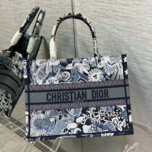 Design Women Medium Book Tote bag
