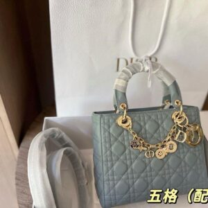 DIOR