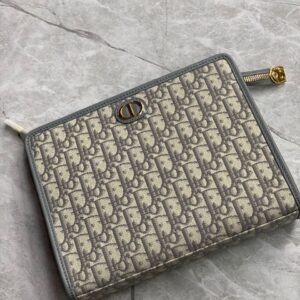 Dior Pouch Super Master Quality – Luxury Makeup & Essentials Pouch