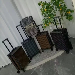 LOUSE VUITTON