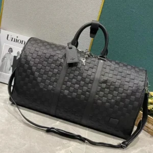 LOUSE VUITTON