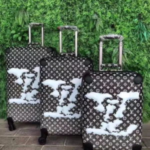 LOUSE VUITTON