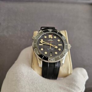 Omega Seamaster Diver 300M James Bond Limited Edition 7007 World Pieces - copywatchesdubai.com