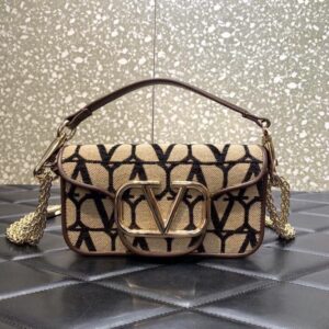 Valentino Garavani Shoulder Bag Valentino Garavani, Shoulder Bag, Luxury Handbag, Designer Bag, Valentino Studded Bag, Leather Bag, Women's Fashion, High-End Accessories,...