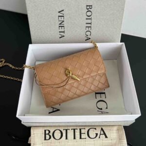 Bag Bottega Veneta Andiamo Pouch On Chain Pale Brown