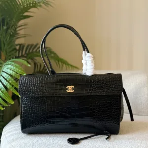 Black Chanel Crocodile-Embossed Calfskin Handbag - Luxury Master Copy Dubai