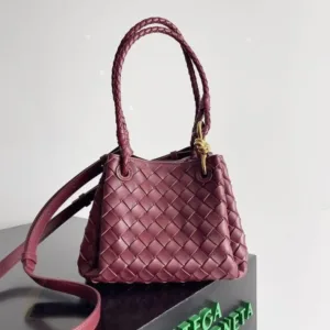 Bottega Veneta Andiamo Bag | Intrecciato Leather Tote | Official - Luxury Master Copy Dubai