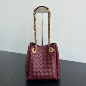 Bottega Veneta Andiamo Bag | Intrecciato Leather Tote | Official - Luxury Master Copy Dubai