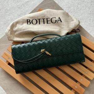 Bottega Veneta Andiamo Clutch Emerald Green |Dubai Luxury Items