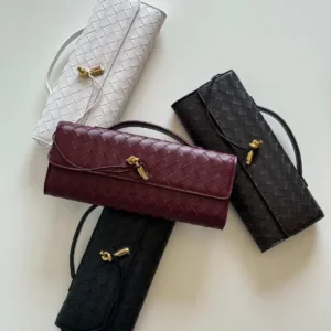 Bottega Veneta Andiamo Clutch - Luxury Master Copy Dubai