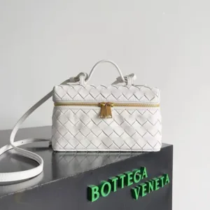 BOTTEGA VENETA Bang Bang Vanity Case | Intrecciato Leather | Luxury Crossbody Bag - Luxury Master Copy Dubai