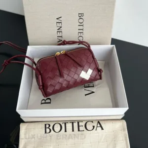 Bottega Veneta Concert Pouch | Super Master Quality | Intrecciato Leather Clutch - Luxury Master Copy Dubai