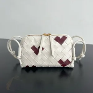 Bottega Veneta Intrecciato Concert Pouch | Super Master Quality Clutch - Luxury Master Copy Dubai