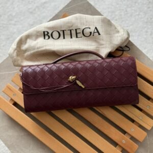 Buy Bottega Veneta Andiamo Clutch Barolo |Dubai Luxury items
