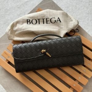 Buy Bottega Veneta Andiamo Clutch Black |Dubai Luxury Items