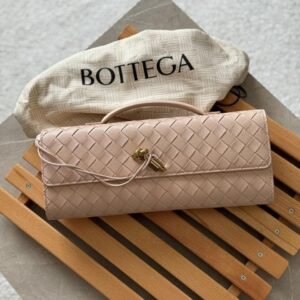 Buy Bottega Veneta Andiamo Clutch Light Pink | Dubai Luxury Items