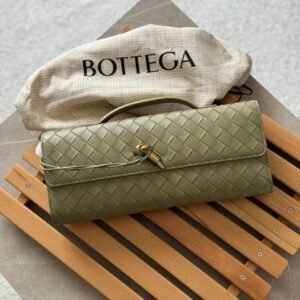 Buy Bottega Veneta Andiamo Clutch Olive | Dubai Luxury Items