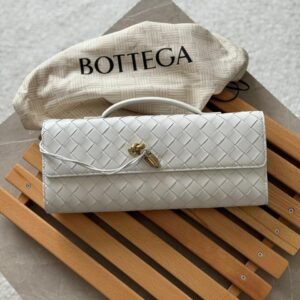 Buy Bottega Veneta Andiamo Clutch White | Dubai Luxury Items