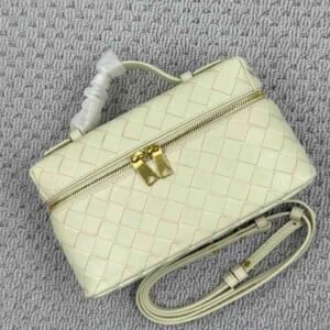 Buy Bottega Veneta Bang Bang Intrecciato Leather Vanity Case | Bags Dubai - Luxury Master Copy Dubai